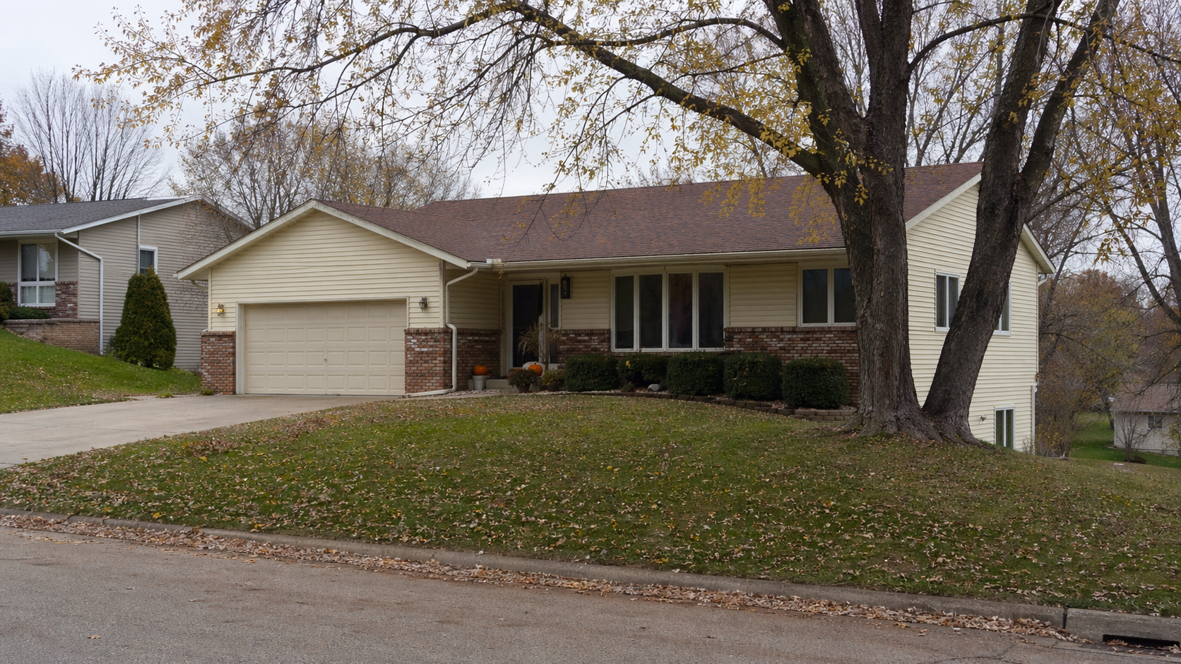 Home inspection in Inver Grove Heights, MN — view of a Inver Grove Heights Dakota County residential neighborhood representing our local home-inspection service area
